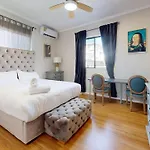 Holiday home Cozy House Cannon Hill , 3 Bed, And Just 13 Mins From Airport And 15 Mins From Cbd *