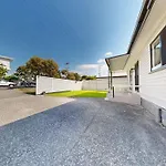 Holiday home Cozy House Cannon Hill , 3 Bed, And Just 13 Mins From Airport And 15 Mins From Cbd *