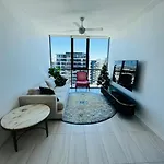 Stylish Newstead With Pool, Gym & Parking *