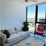 Stylish Newstead With Pool, Gym & Parking * Brisbane