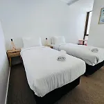Stylish Newstead Apartment With Pool, Gym & Parking