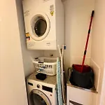Apartment Stylish Newstead With Pool, Gym & Parking