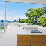 Apartment Stylish Newstead With Pool, Gym & Parking