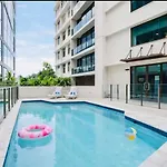 Stylish Newstead With Pool, Gym & Parking *