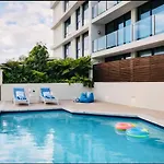 Stylish Newstead With Pool, Gym & Parking Apartment