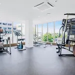 Apartment Stylish Newstead With Pool, Gym & Parking