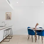 Southbank Apt King And Sofa Bed With Free Parking