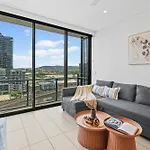 Southbank King And Sofa Bed With Free Parking Brisbane