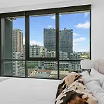 Southbank King And Sofa Bed With Free Parking *