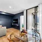 South Brisbane Unit With Parking And Pool