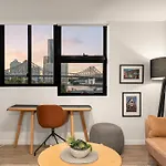 Groovy! ~ Central New Farm ~ Walk To Cbd