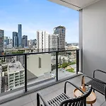 3-Bed City View Apt With Free Parking