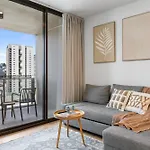 3-bed View With Free Parking Apartment *