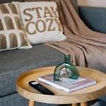 3-bed View With Free Parking Apartment *