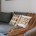 3-bed View With Free Parking Apartment *