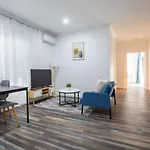 Holiday home 1br Unit Private Bathroom Kitchen And Living Area