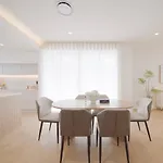 Brand-new 4br Luxury Living Near Airport And Mall Holiday home Brisbane