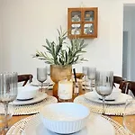 Spacious Retreat With Modern Comfort & Cozy Vibes