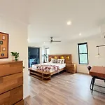 Spacious Retreat With Modern Comfort & Cozy Vibes