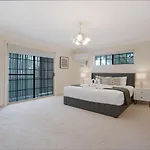 Spacious 5Br Family Home With Pool In Robertson