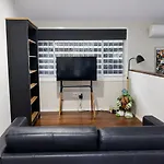 4 Bedroom With Private Cinema, Pool 2parking * Brisbane