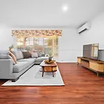 Holiday home Modern 4b Family-friendly In Robertson Qld
