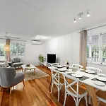 Holiday home Stylish Mid Century Close To Cbd