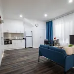 1br Unit Private Bathroom Kitchen And Living Area