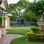 Modern 4b Family-friendly In Robertson Qld Holiday home Brisbane