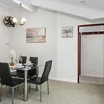 Coastal Wynnum Near Plaza And Connections Holiday home Brisbane
