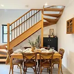 Holiday home Spacious Retreat With Modern Comfort & Cozy Vibes Brisbane