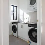 Holiday home 1br Unit Private Bathroom Kitchen And Living Area Brisbane