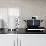Budget Private With Kitchen Ensuite And Ac Holiday home