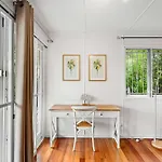 Holiday home Stylish Mid Century Close To Cbd