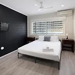 4 Bedroom With Private Cinema, Pool 2parking Brisbane