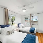 Stylish Mid Century Close To Cbd Holiday home *