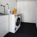 4 Bedroom With Private Cinema, Pool 2parking * Brisbane