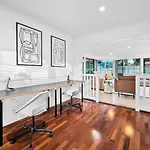 Holiday home Modern 4b Family-friendly In Robertson Qld *