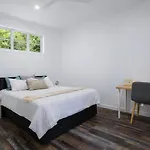 Holiday home 1br Unit Private Bathroom Kitchen And Living Area *
