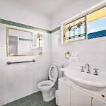 Modern 4b Family-friendly In Robertson Qld Holiday home Brisbane