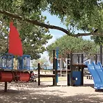 Holiday home 3br Family Walk To Waterfront & Wading Pool
