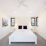 Bayside Queenslander High Ceilings Family-friendly