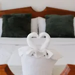 Coastal Wynnum Near Plaza And Connections Holiday home