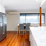 4 Bedroom With Private Cinema, Pool 2parking Brisbane