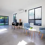 Holiday home Affordable Private 1br Parking Aircon Near Train Brisbane