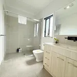 Spacious Retreat With Modern Comfort & Cozy Vibes Holiday home Brisbane