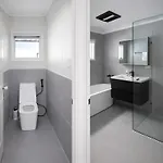 4 Bedroom With Private Cinema, Pool 2parking * Brisbane