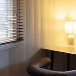 Bayside Queenslander High Ceilings Family-friendly *