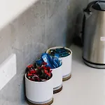 Coastal Wynnum Home Near Plaza And City Connections