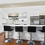 4 Bedroom With Private Cinema, Pool 2Parking